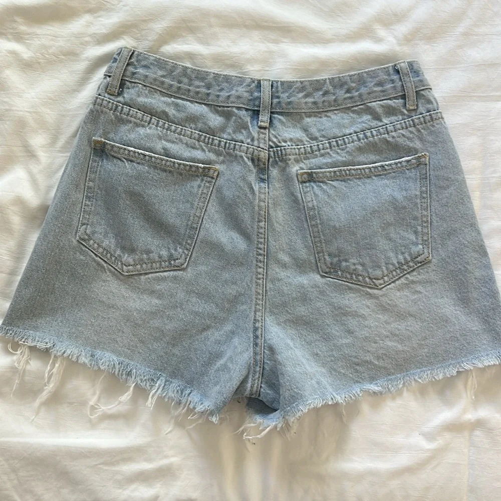 Shorts - Picture 2 of 3